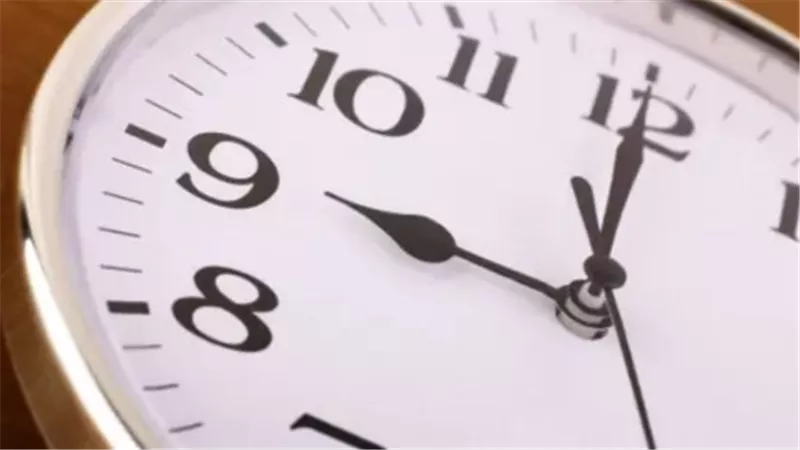 تغيير الساعة وتأخيرها 60 دقيقة.. موعد التوقيت الشتوي ومواقيت الصلاة كاملة