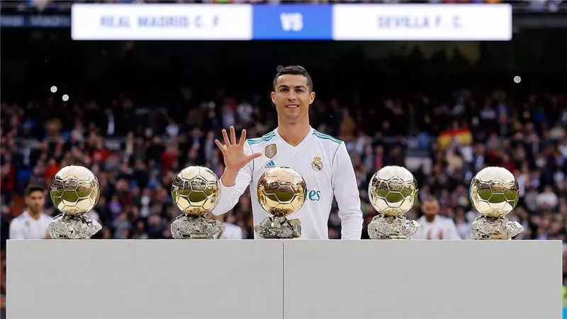 رسالة خاصة من ريال مدريد إلى رونالدو بعد التتويج بأفضل فائز بالكرة الذهبية