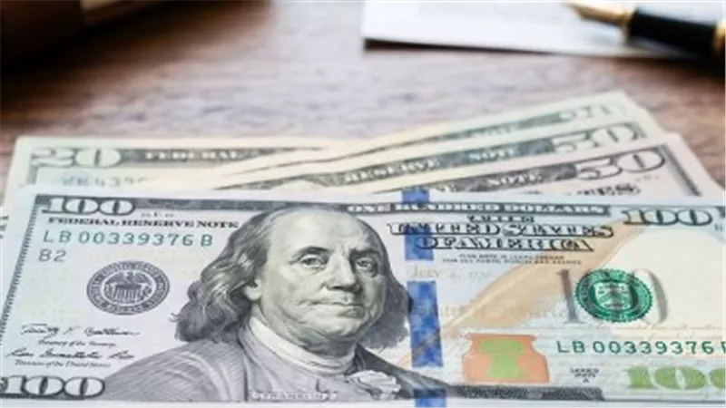 سعر الدولار اليوم في 8 بنوك مصرية.. الشراء والبيع بكام؟