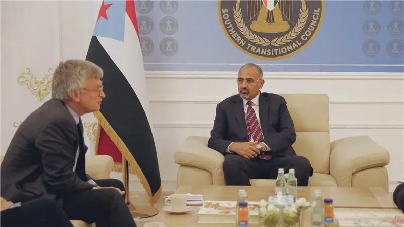 مشاورات سياسية موسعة بين رئيس الإنتقالي الجنوبي باليمن والمبعوث السويدي بالإمارات