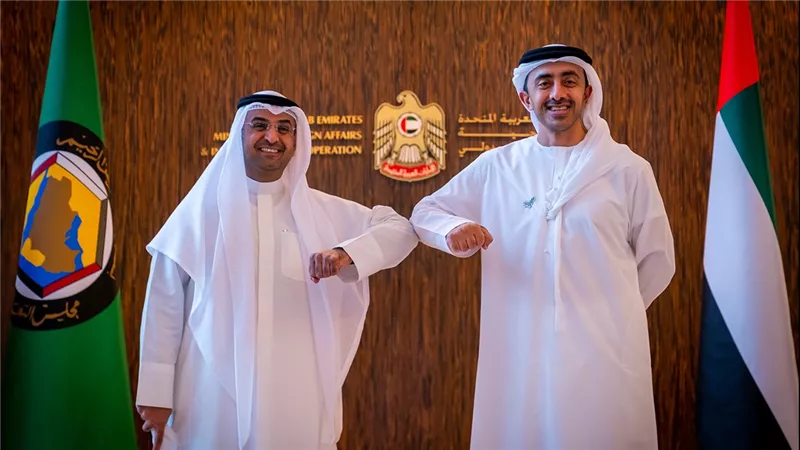 عبدالله بن زايد يستقبل الأمين العام لمجلس التعاون لدول الخليج العربية في مقر إكسبو 2020 دبي