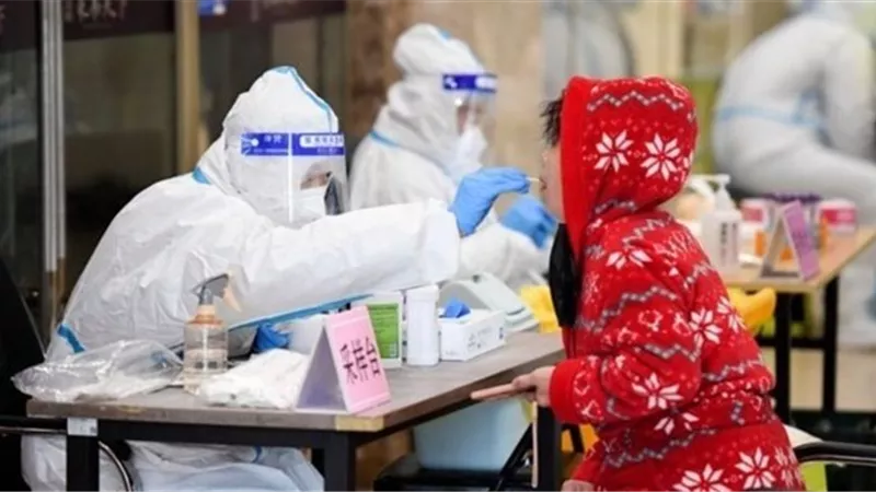 الصين تسجل 2667 إصابة جديدة بكورونا