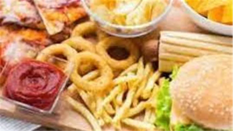  الأطعمة والمشروبات التي يجب التخلي عن تناولها بعد سن الثلاثين