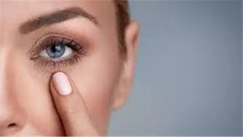 تعرف على أحدث صيحة لإخفاء الهالات السوداء