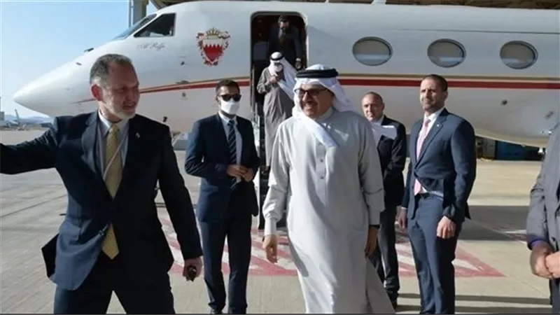 للمشاركة في القمة السداسية.. وزير الخارجية البحريني يصل إسرائيل