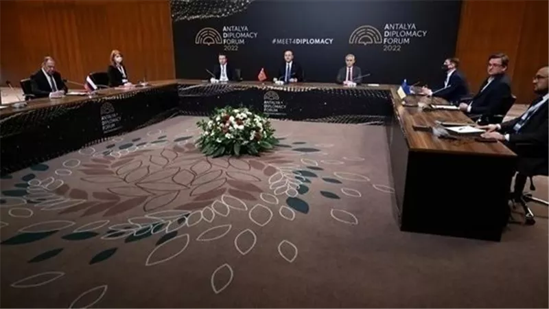 إلى أي مدى وصلت مباحثات السلام بين روسيا وأوكرانيا بتركيا؟