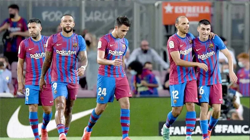 كورونا يضرب صفوف برشلونة من جديد