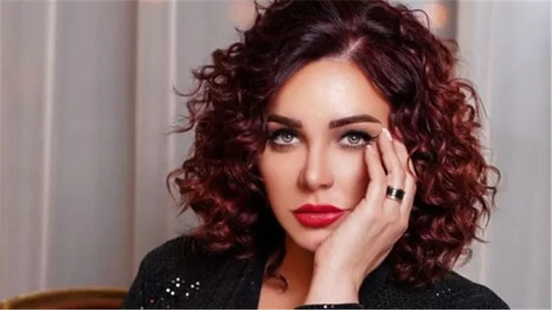 الفنانة السورية سلاف تعلن انفصالها عن زوجها وائل رمضان