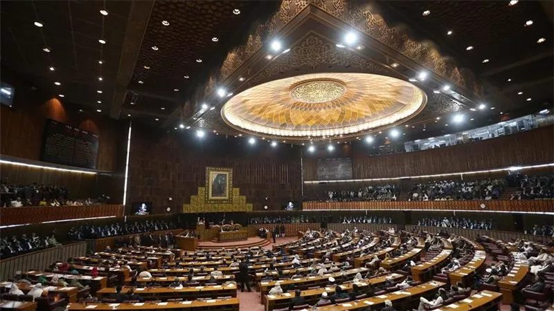 ماذا وراء استقالة رئيس البرلمان الباكستاني؟