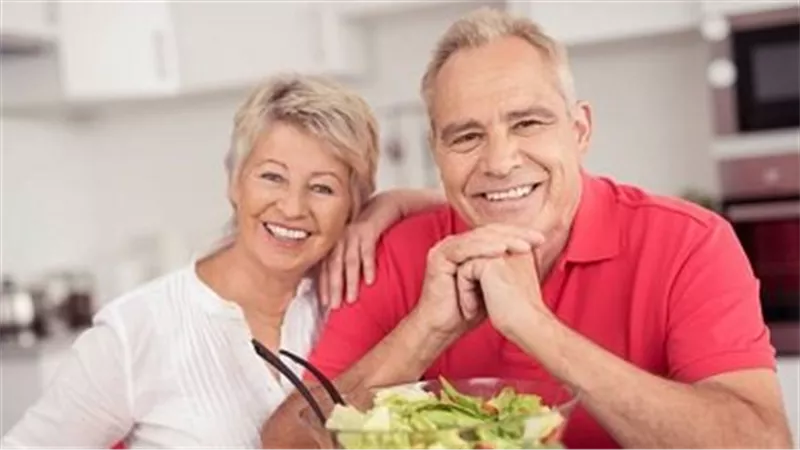 ما هو السبب الذي يجعل المسنين أكثر عرضة للإصابة بالأمراض المعدية؟