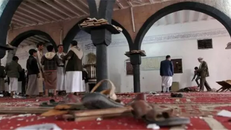 ميليشيات لا دين لها.. إرهاب الحوثي الأسود داخل المساجد في اليمن
