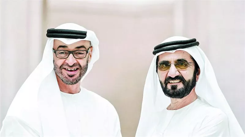 حاكم دبي وولي عهد أبوظبي يستعرضان جهود التطوير في ضوء الأهداف التنموية