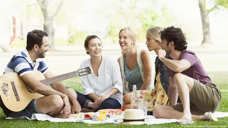 كيف تلعب نوعية الموسيقى أثناء تناول الطعام دورا مهما في فتح شهيتك للأكل؟