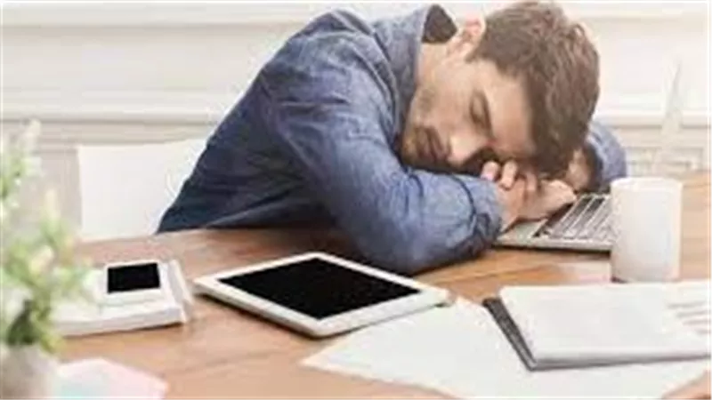 دراسة جديدة تكشف عن ارتباط بين القيلولة ومرض لا دواء له