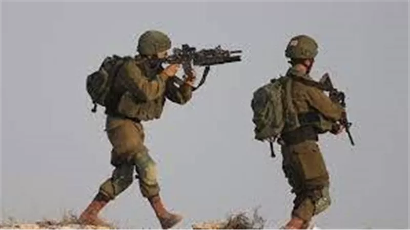 القوات الإسرائيلية تعتقل فلسطينيين في شمال الضفة الغربية المحتلة