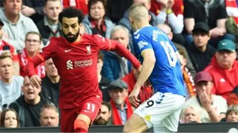 ليفربول يستعد لمواجهة مثيرة مع فياريال بصحبة محمد صلاح 