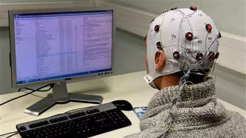  تجارب بشرية على غرسة دماغية تتيح لمرتديها التحكم في جهاز كمبيوتر باستخدام التفكير