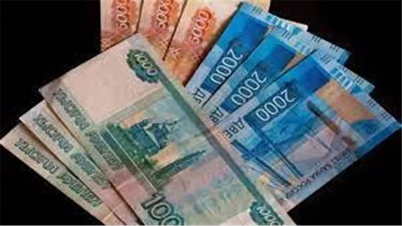 الروبل يستأنف تقدمه أمام الدولار مع إعادة فتح بورصة موسكو أبوابها
