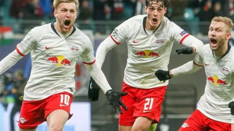 لايبزيج الألماني يكسر بوروسيا دورتموند بثلاثية نظيفة