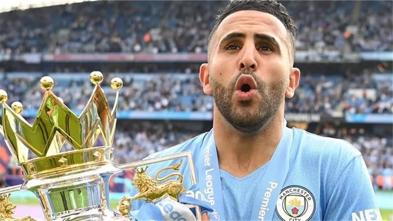 محرز يوجه رسالة قوية إلى نادي ليفربول بعد تتويج السيتي بلقب الدوري الإنجليزي