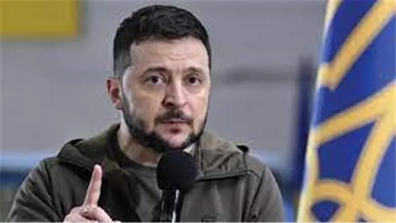 زيلينسكي يأمر بإنهاء سفر الروس إلى أوكرانيا