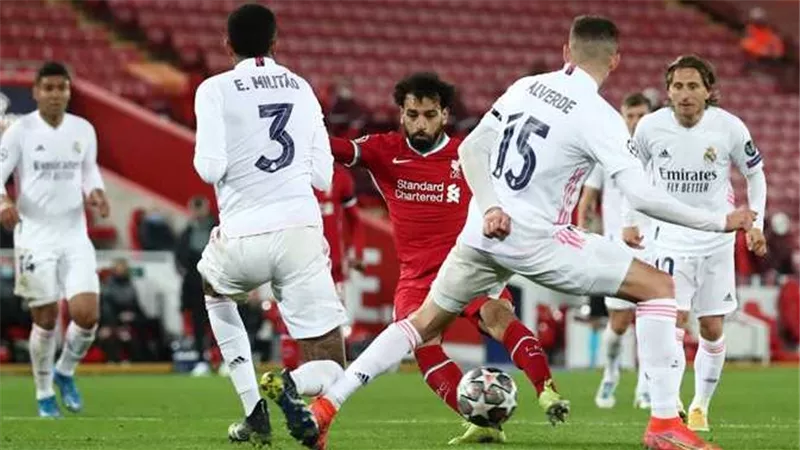 بصورة.. النجم المصري محمد صلاح يشعل مواقع التواصل الاجتماعي