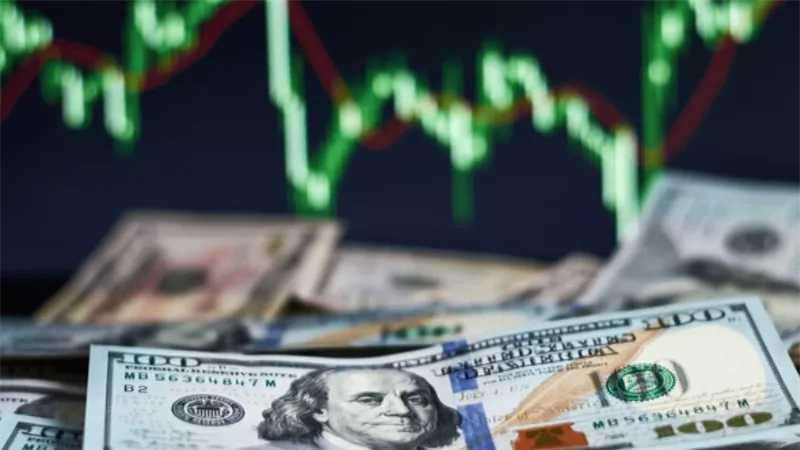 تراجع الدولار نحو أقل مستوى في شهر اليوم الخميس 