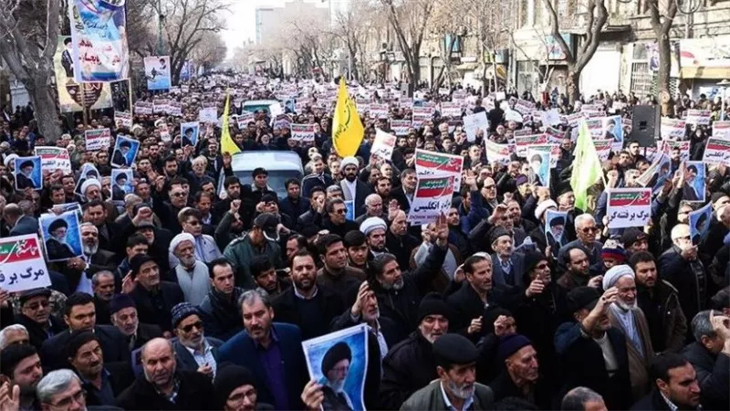 الأمن الإيراني وطلاب الجامعات وجهًا لوجه.. طلقات الحرس الثوري الحية تصيب متظاهري كردستان