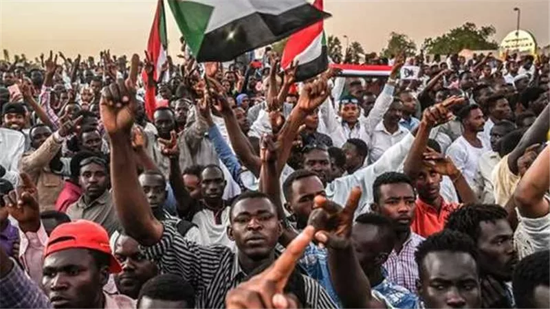 تظاهرات وقتلى وجرحى في مدن عديدة.. ماذا يحدث في السودان؟
