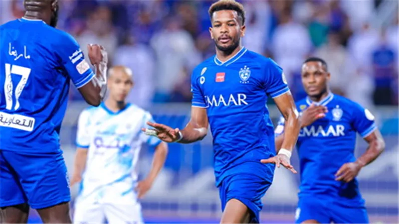 مدافع الهلال السعودي: لن نفرط في قمة الدوري