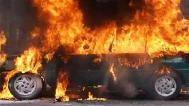 بيانات أولية،:إصابة 3 أشخاص في انفجار سيارة بمدينة ميليتوبول بمنطقة زابوروجيه
