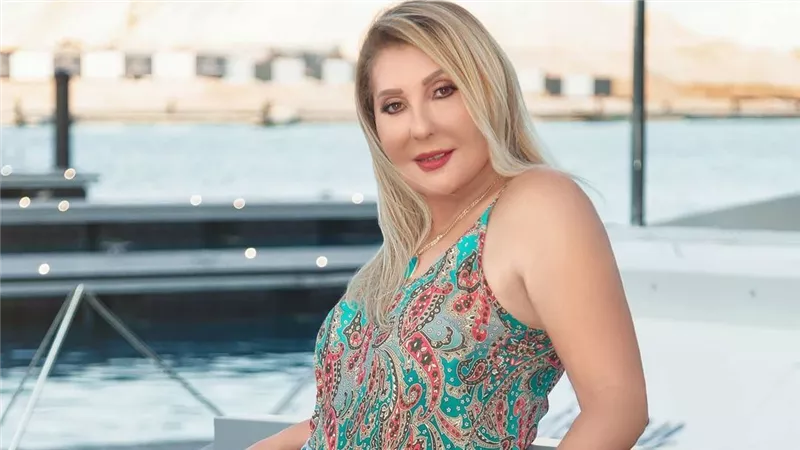 منذ سبتمبر الماضي.. نادية الجندي تثير الجدل بجلسة تصوير قديمة