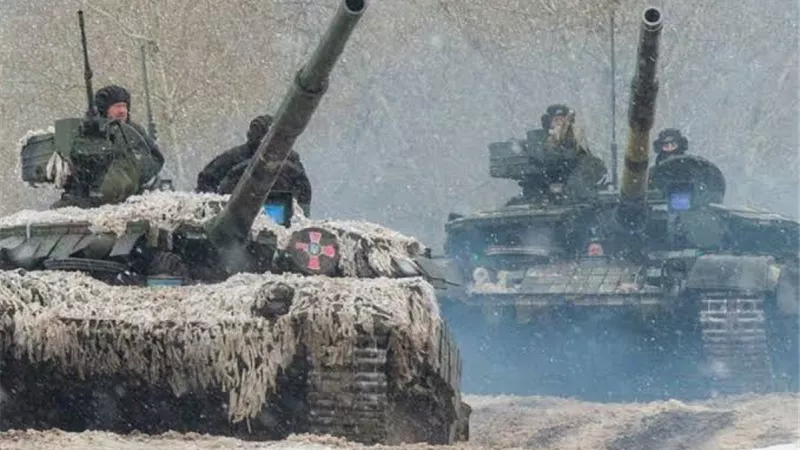 بريطانيا: القوات الروسية تسوي المدن المحاصرة بالأرض في أوكرانيا