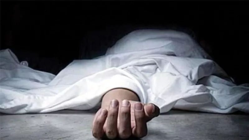عايرته بعجزه الجنسي فضربها بالشاكوش في مؤخرتها