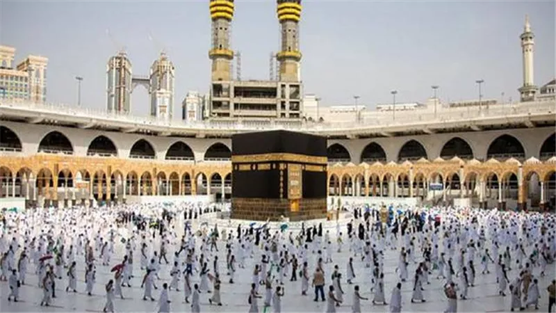 استعدادا لأول مناسكهم.. بدء تفويج الحجاج إلى مشعر منى اليوم