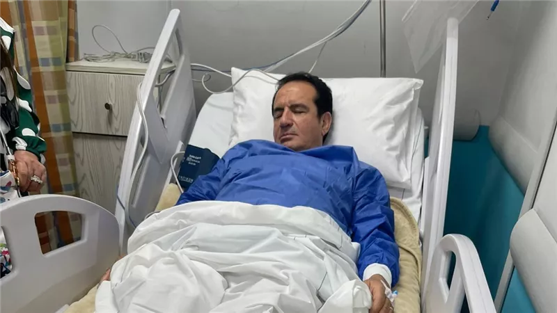 محمد ثروت يُجري عملية جراحية خطيرة