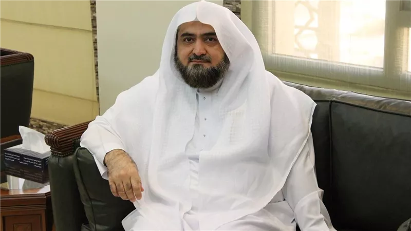 حزن في السعودية بعد وفاة الشيخ محمود خليل القارئ إمام المسجد النبوي 