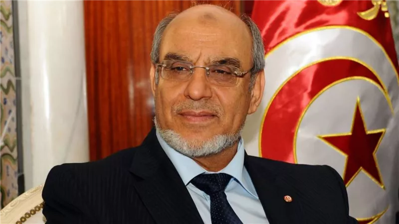 بعد أيام من توقيفه.. نقل رئيس الوزراء التونسي الأسبق إلى المستشفى