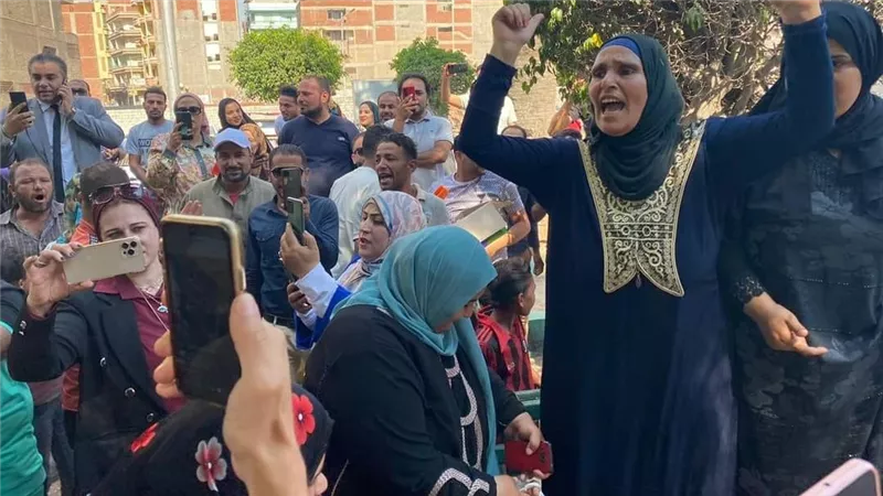 زغاريد وفرحة أمام محكمة المنصورة بعد الحكم بإعدام قاتل نيرة أشرف