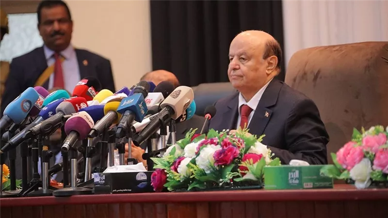اليمن.. الحكومة تكشف حقيقة رفض هادي تسليم الطائرة الرئاسية