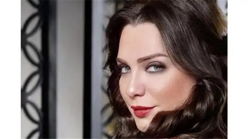  الفنانة السورية 