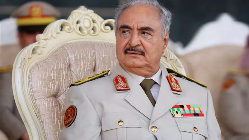 بعد تصويت المجلس الرئاسي بمنع ترشح العسكريين.. بوادر خلاف بين 
