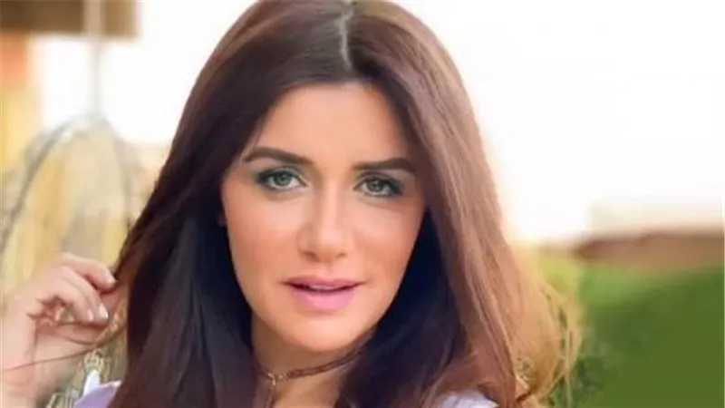 شاهد.. صورة رائعة تجمع الفنانة المصرية غادة عادل بصحبة أولادها.. من حفل تخرج ابنها 