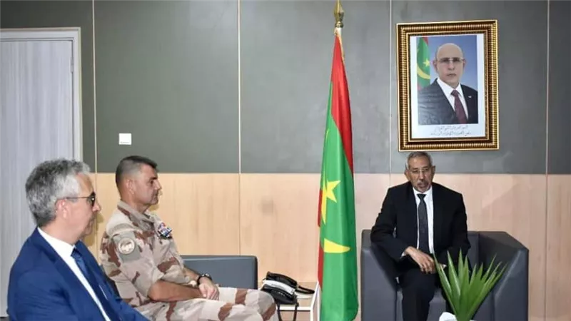 وزير الدفاع الموريتاني يجري مباحثات مع قائد القوات الفرنسية