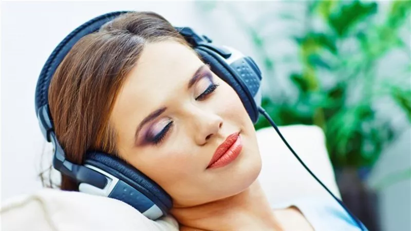 كيف تغيير الموسيقى مسارات الدماغ لا سيما عند كبار السن؟