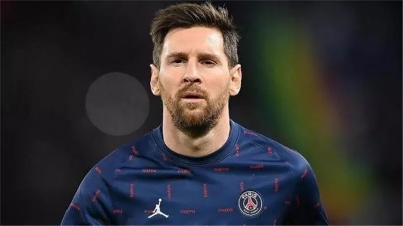 المدير الفني لفريق برشلونة يطلب من إدارة النادي عودة 