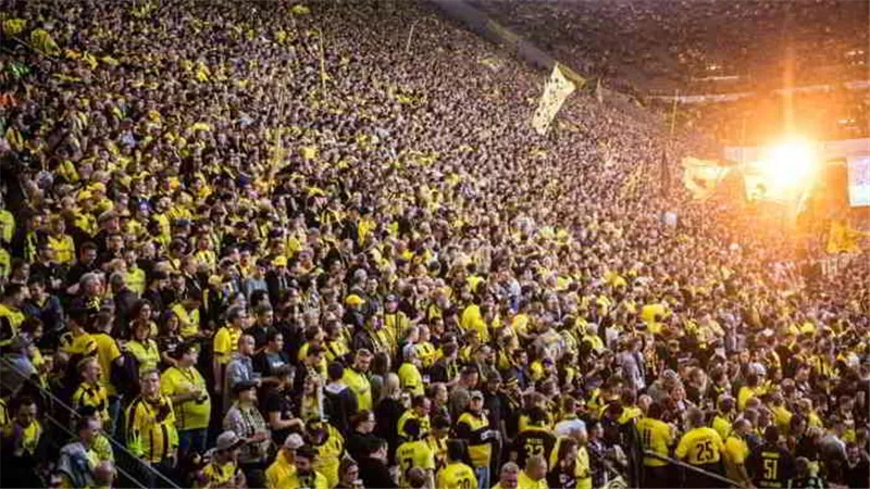 الإصابة تبعد قائد فريق بوروسيا دورتموند عن مباريات فريقه