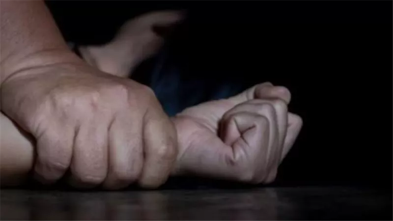 لغز اغتصاب سائحة أمريكية في مرحاض عام بوسط باريس.. القصة الكاملة