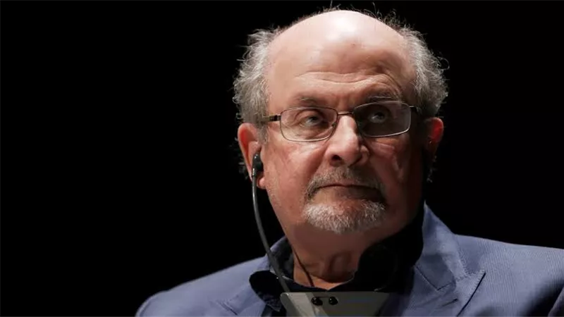 سلمان رشدي يخضع لجراحة جراء تعرضه لحادث طعن بنيويورك