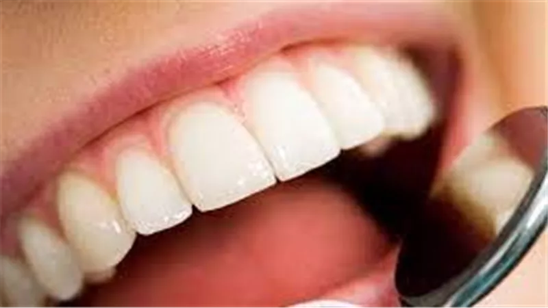 أطباء يحذرون من أضرار استخدام بعض أنواع معاجين الأسنان